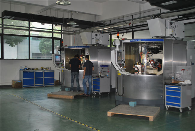 塑膠注塑（sù）模具製造滑塊用油壓油缸抽芯機（jī）構