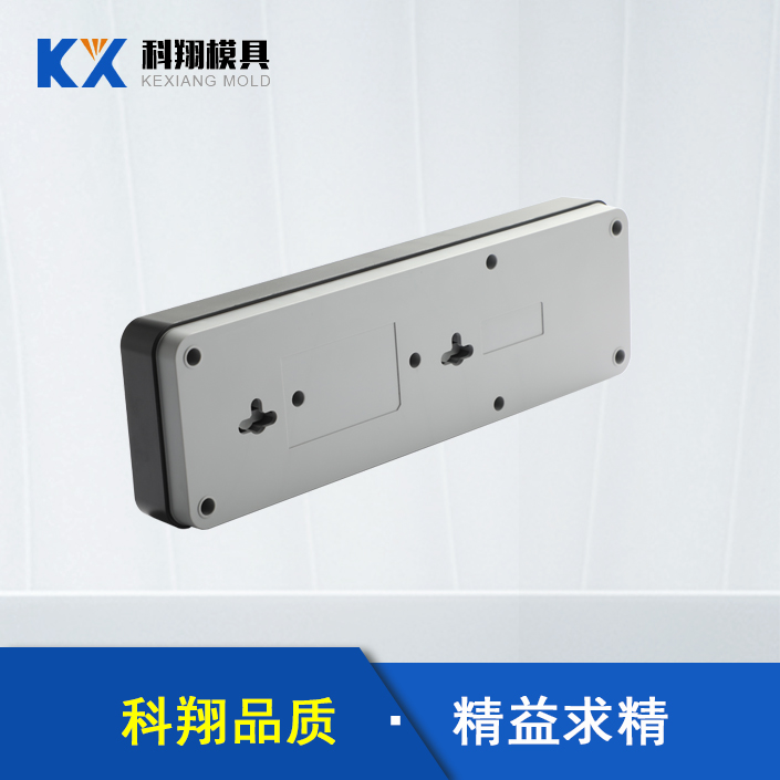 ​塑膠模具對於製件生產，壓料麵的精度是影（yǐng）響拉延模的重要因素
